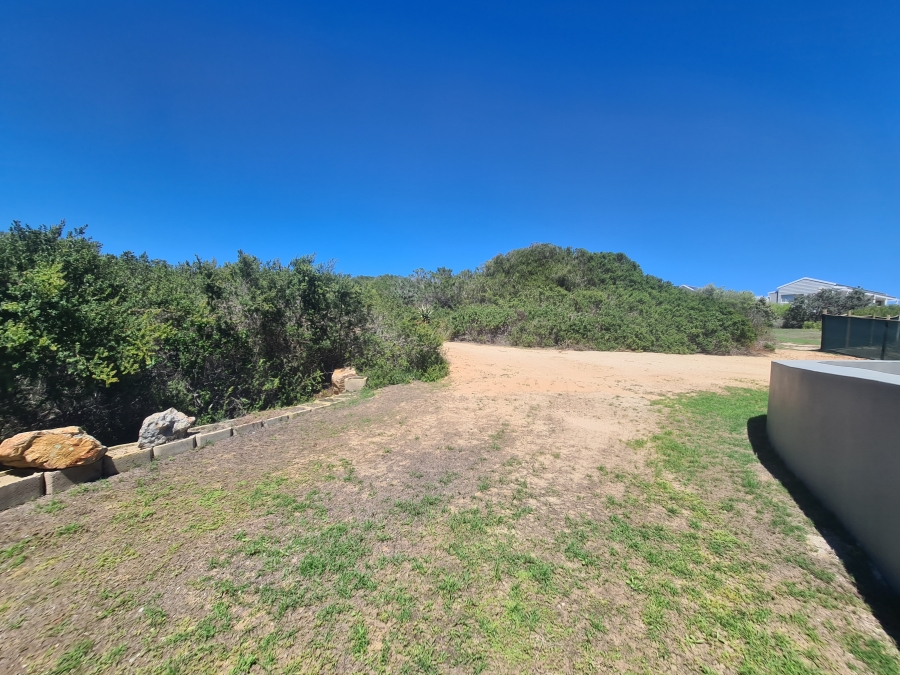 To Let 4 Bedroom Property for Rent in Vleesbaai Western Cape